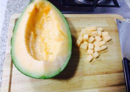 老鼠吃哈密瓜图片,哈密瓜美食时光