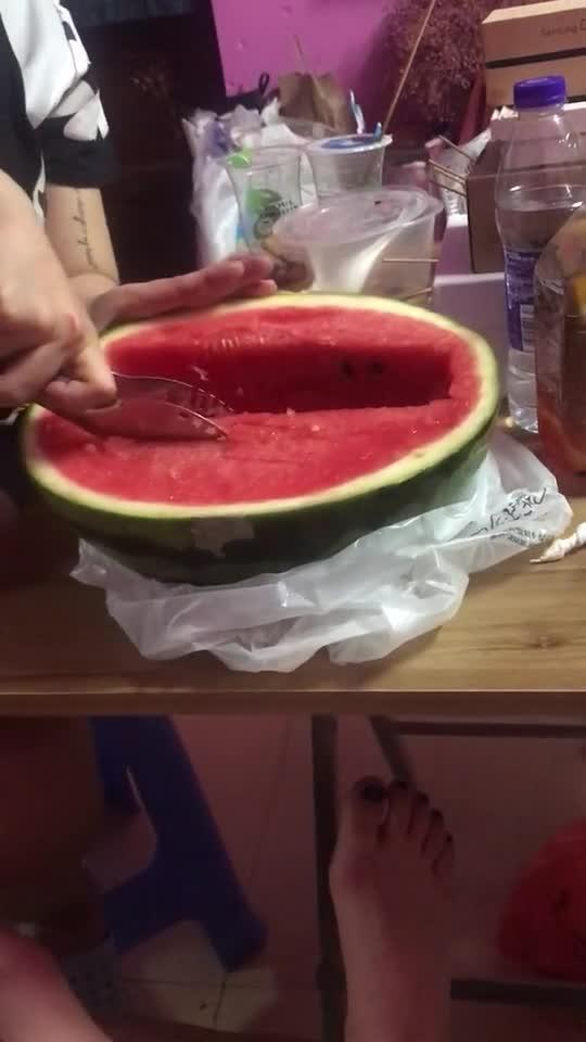 折叠吃瓜神器,轻松一折，尽享夏日清凉时光