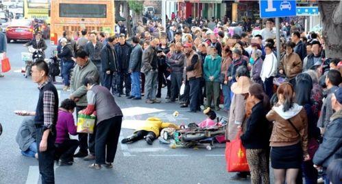 吃瓜吃瓜满街跑,满街跑的瓜香四溢